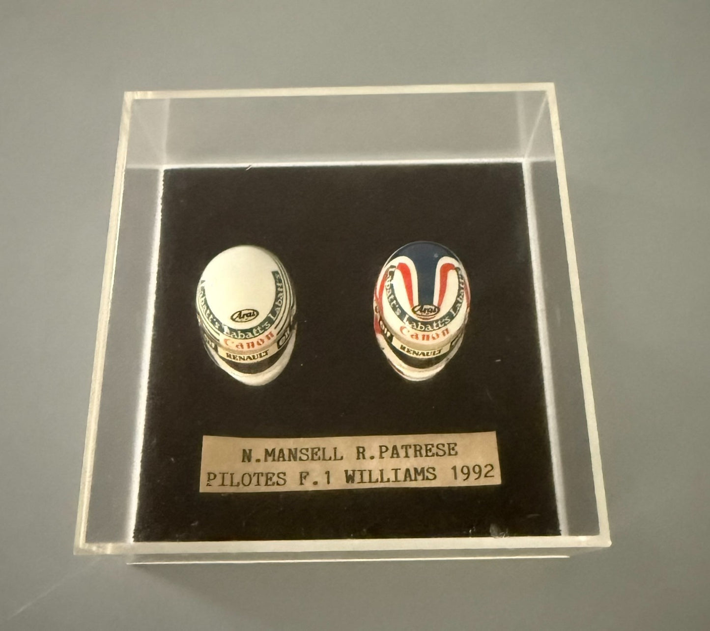 Paul's Model Art Minichamps Williams F1 1992 Nigel Mansell & Riccardo Patrese Helmet Set 1:18 Display