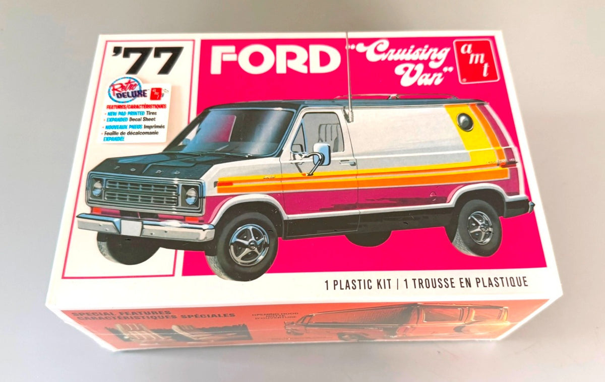 AMT 1977 Ford Cruising Van 1/25 Model Kit Retro Deluxe Custom Vintage Style 1108