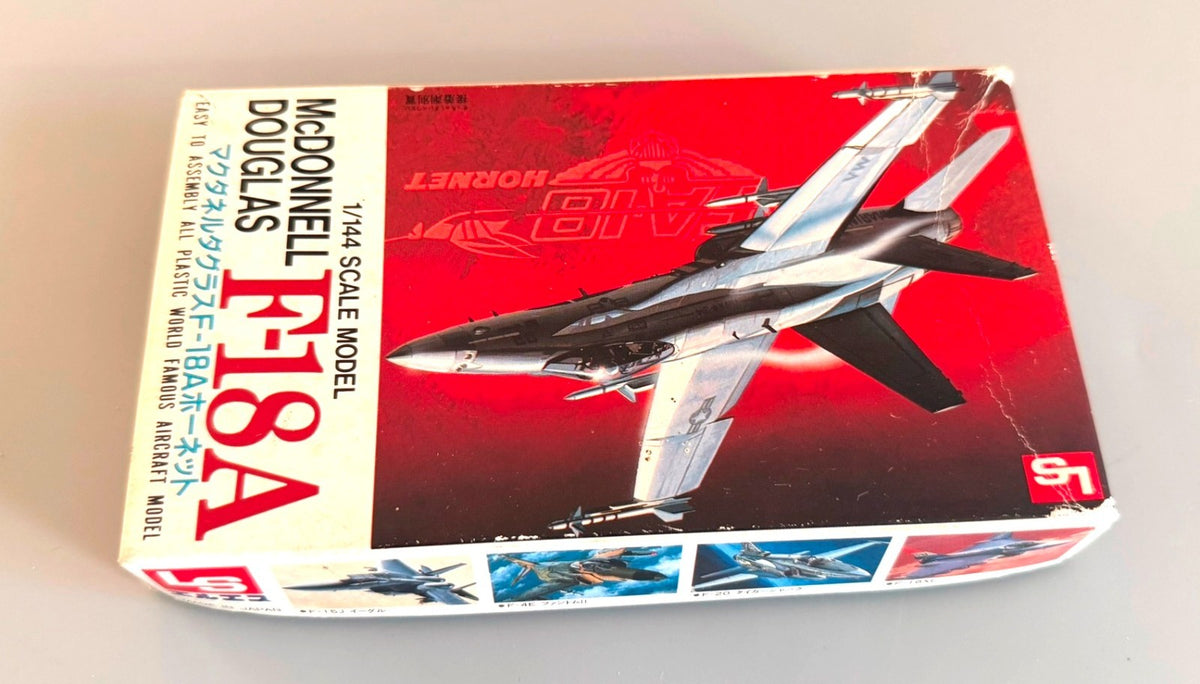 LS 1030 McDonnell Douglas F-18A Hornet 1/144 US Navy Fighter Plastic Model Kit