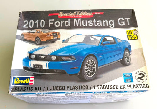 REVELL. 85-4272. 2010 FORD MUSTANG GT. 1/25 SCALE. SPECIAL EDITION SERIES. MODEL