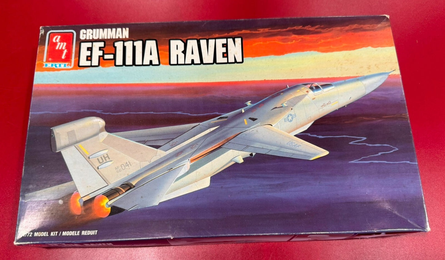 AMT. GRUMMAN EF-111A RAVEN. 1/72 SCALE. No. 8831