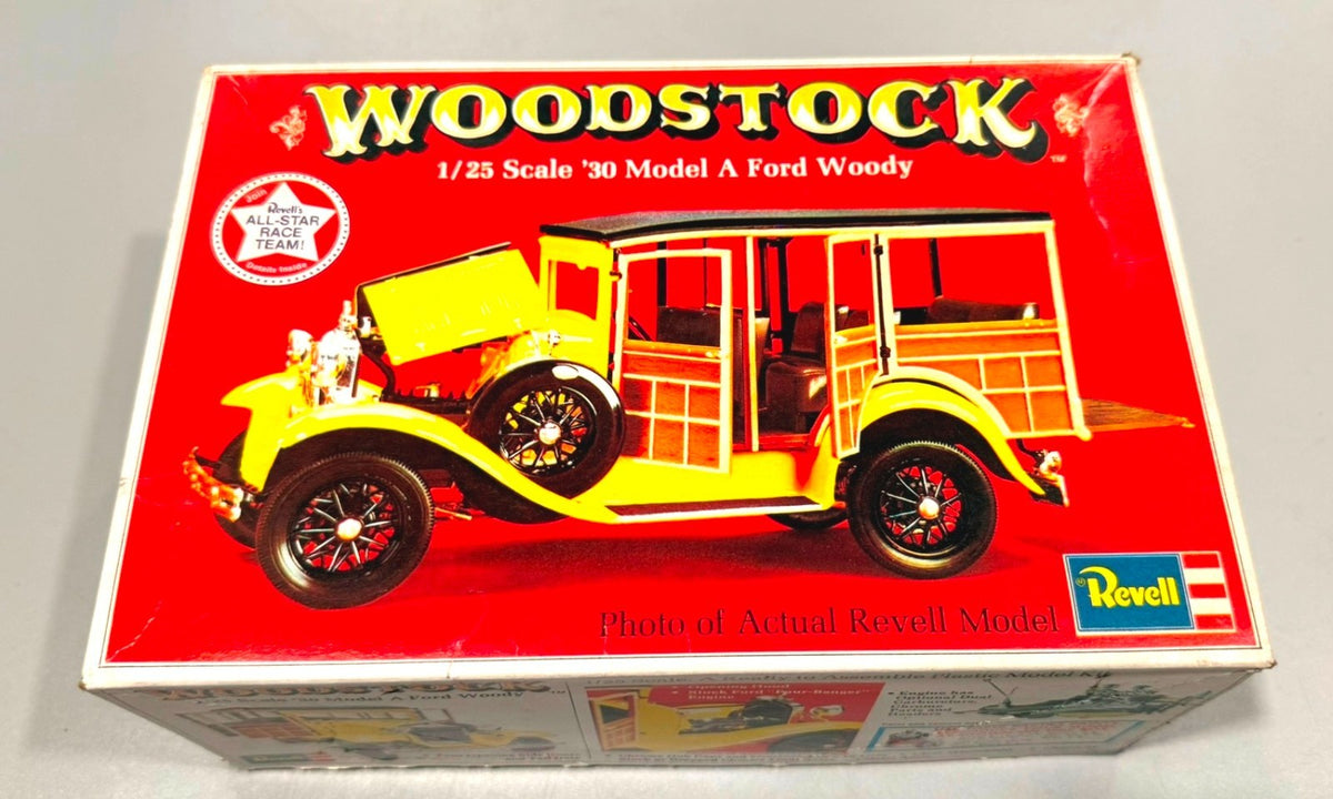 Revell Woodstock 1930 Ford Model A Woody 1/25 Scale Model Kit #H-1324 – Vintage