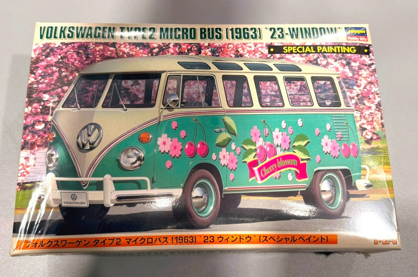 HASEGAWA. VOLKSWAGEN TYPE2 MICRO BUS (1963) '23 WINDOW. 1/24 SCALE. ITEM 21247.