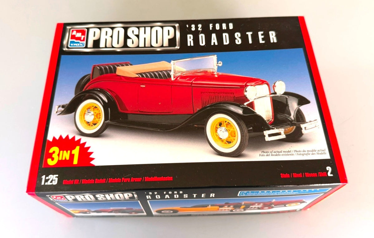 AMT ERTL Pro Shop 1932 Ford Roadster 1/25 Model Car Kit 3-in-1 Skill 2 8351