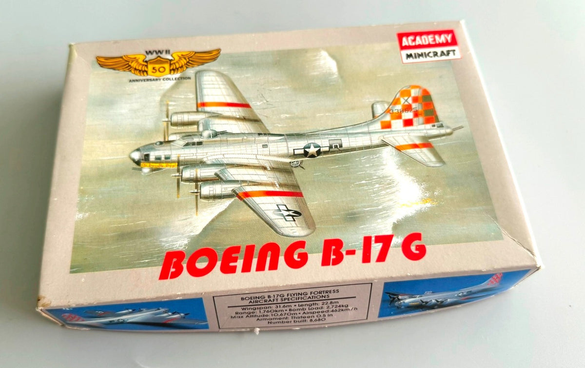 ACADEMY MINICRAFT 4401 Boeing B-17G Flying Fortress 1/144 scale Model Kit