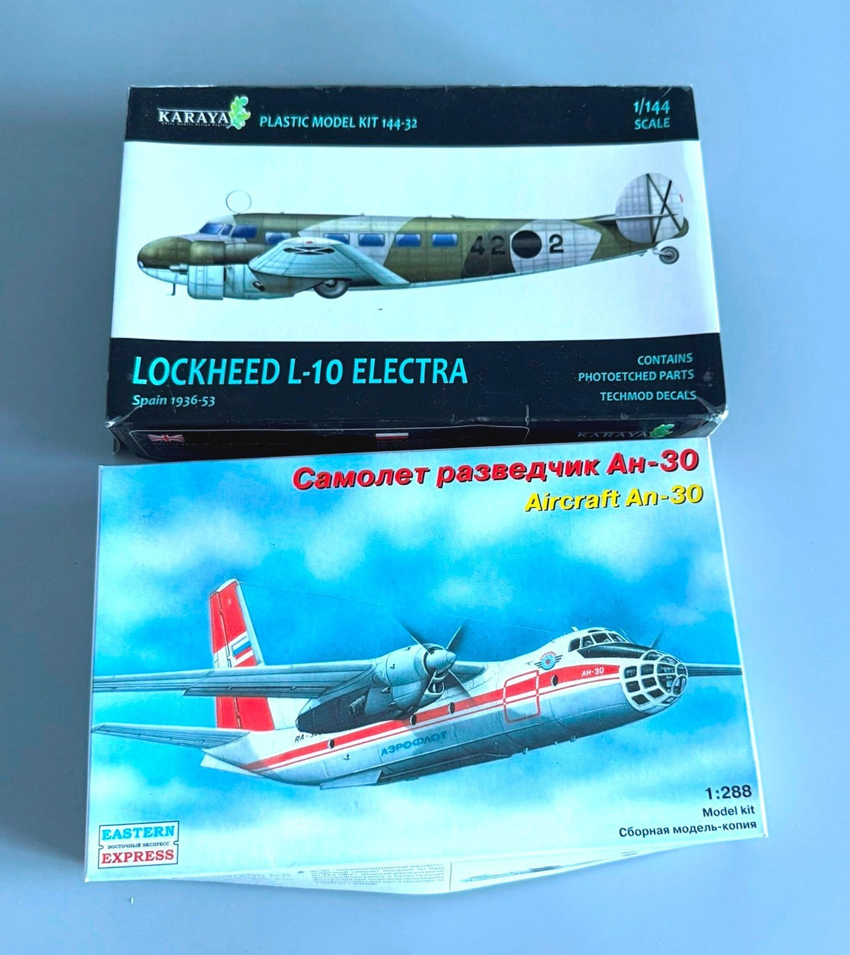 Lot of 2 Aircraft Model Kits Lockheed L-10 Electra 1/144 & Antonov An-30 1/288