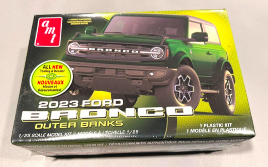 AMT 1345M 2023 Ford Bronco Outer Banks 1/25 Scale Plastic Model Kit