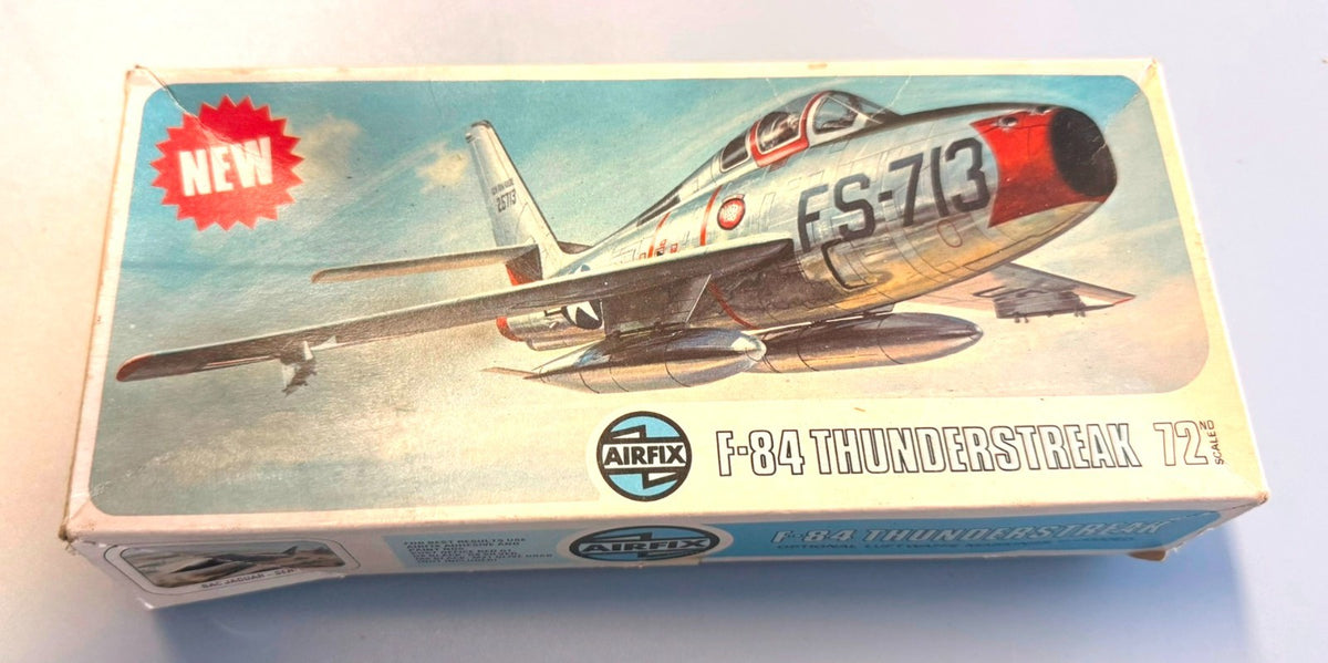 Airfix F-84 Thunderstreak 1/72 Scale Aircraft Model Kit Series 3. 03022-9
