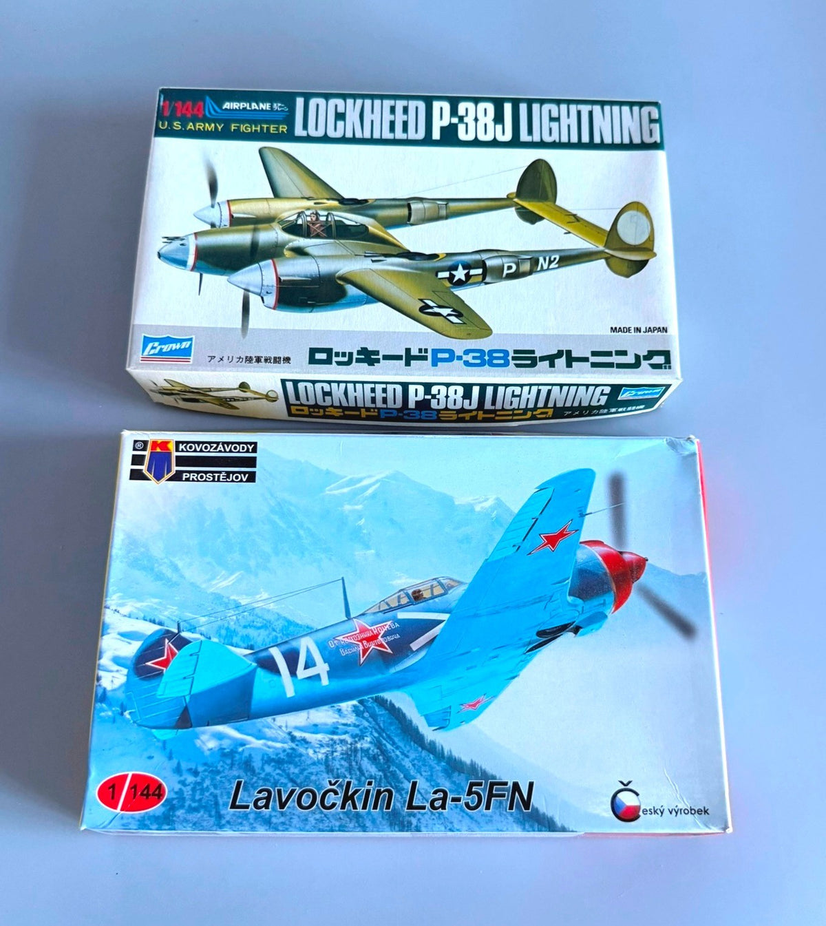 Lot of 2 WWII Aircraft Lockheed P-38J Lightning & Lavochkin La-5FN 1/144 Scale