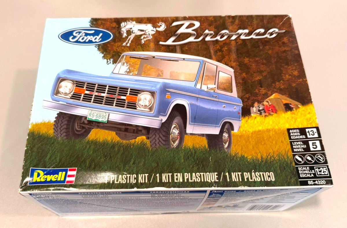 REVELL. FORD BRONCO. 1/25. MODEL KIT. SKILL LEVEL 5. KIT #85-4320.