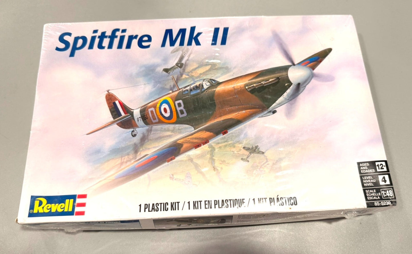 REVELL. SPITFIRE MK II. 1:48 SCALE. KIT 85-5239.