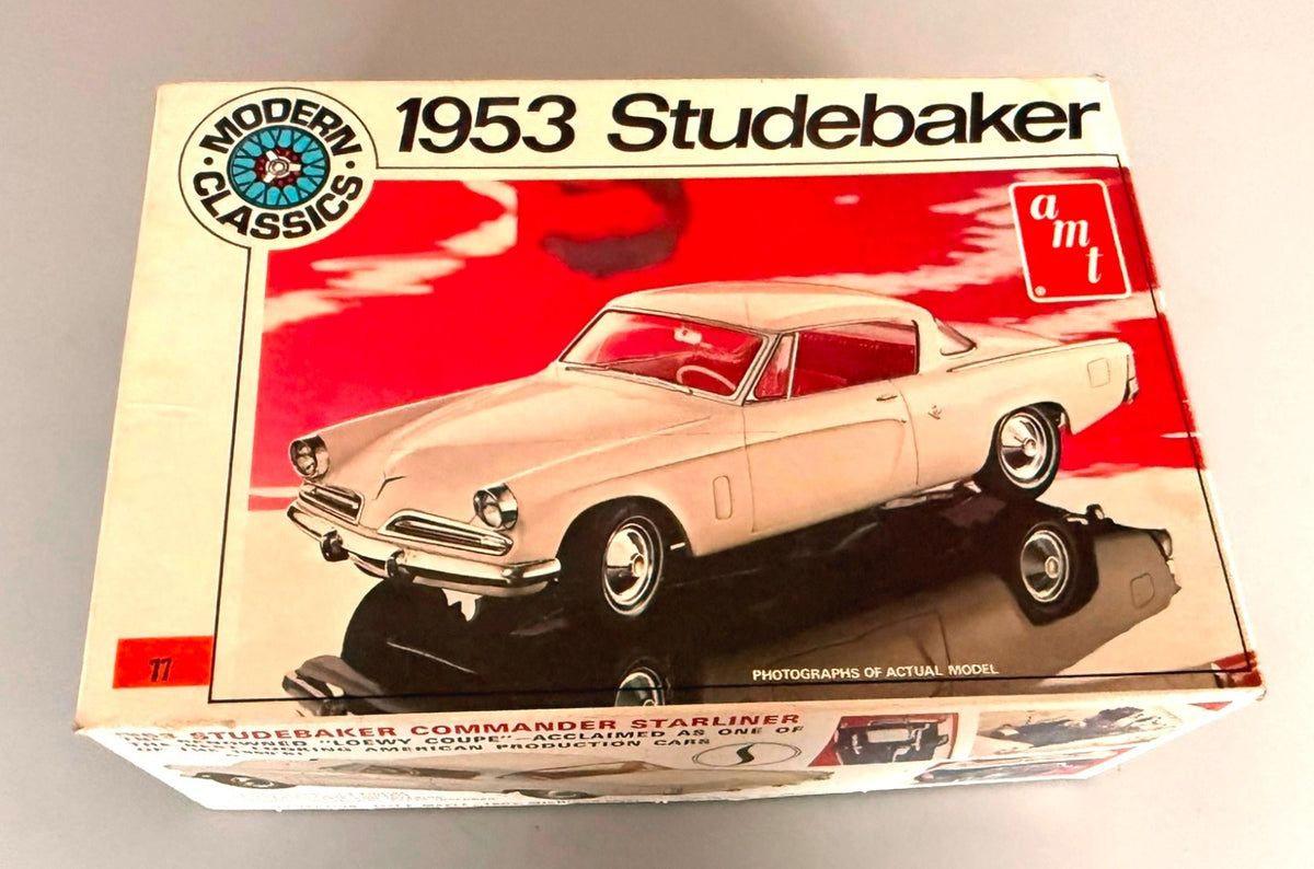 AMT Modern Classics 1953 Studebaker 1/25 Scale Model Kit T396 Vintage