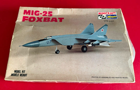 MINICRAFT HASEGAWA. MIG-25 FOXBAT. 1/72 SCALE. No. 1130.
