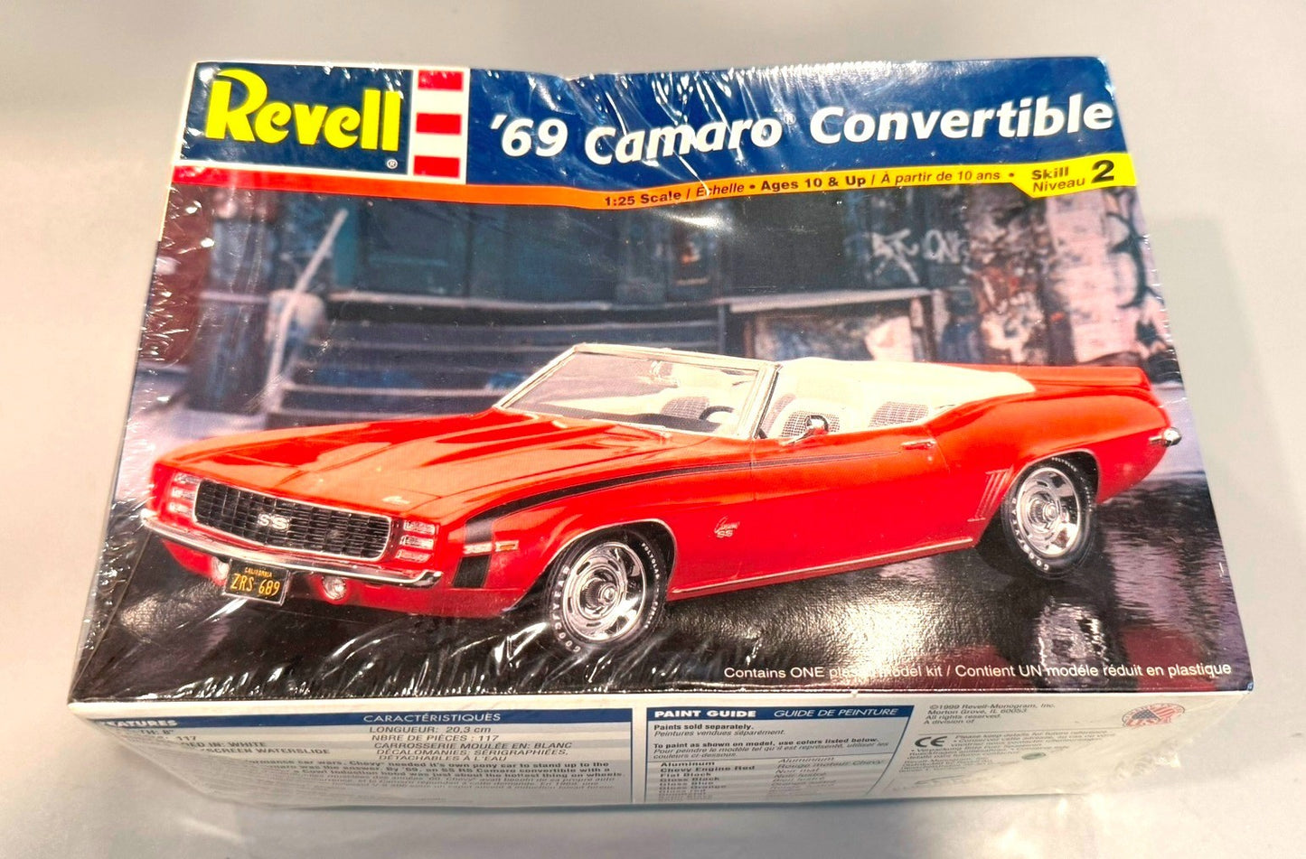 Revell 85-7676 1969 Chevy Camaro SS Convertible 1/25 scale Model Kit Sealed