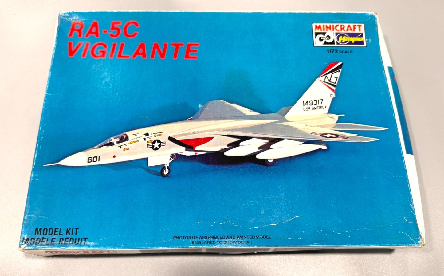MINICRAFT / HASEGAWA. NORTH AMERICAN RA-5C VIGILANTE. 1/72 SCALE. 1027.