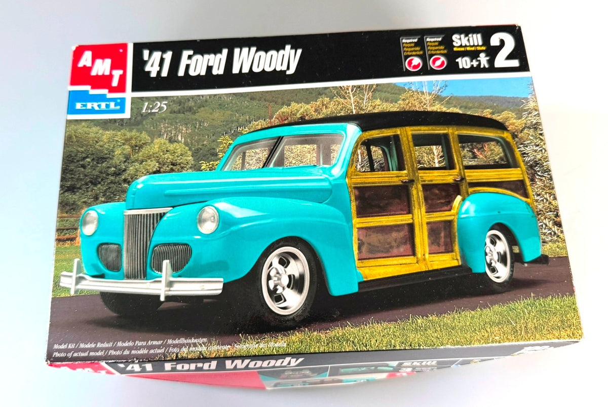 AMT ERTL 1941 Ford Woody 1/25 Scale Model Car Kit 30052 Skill 2 Vintage.