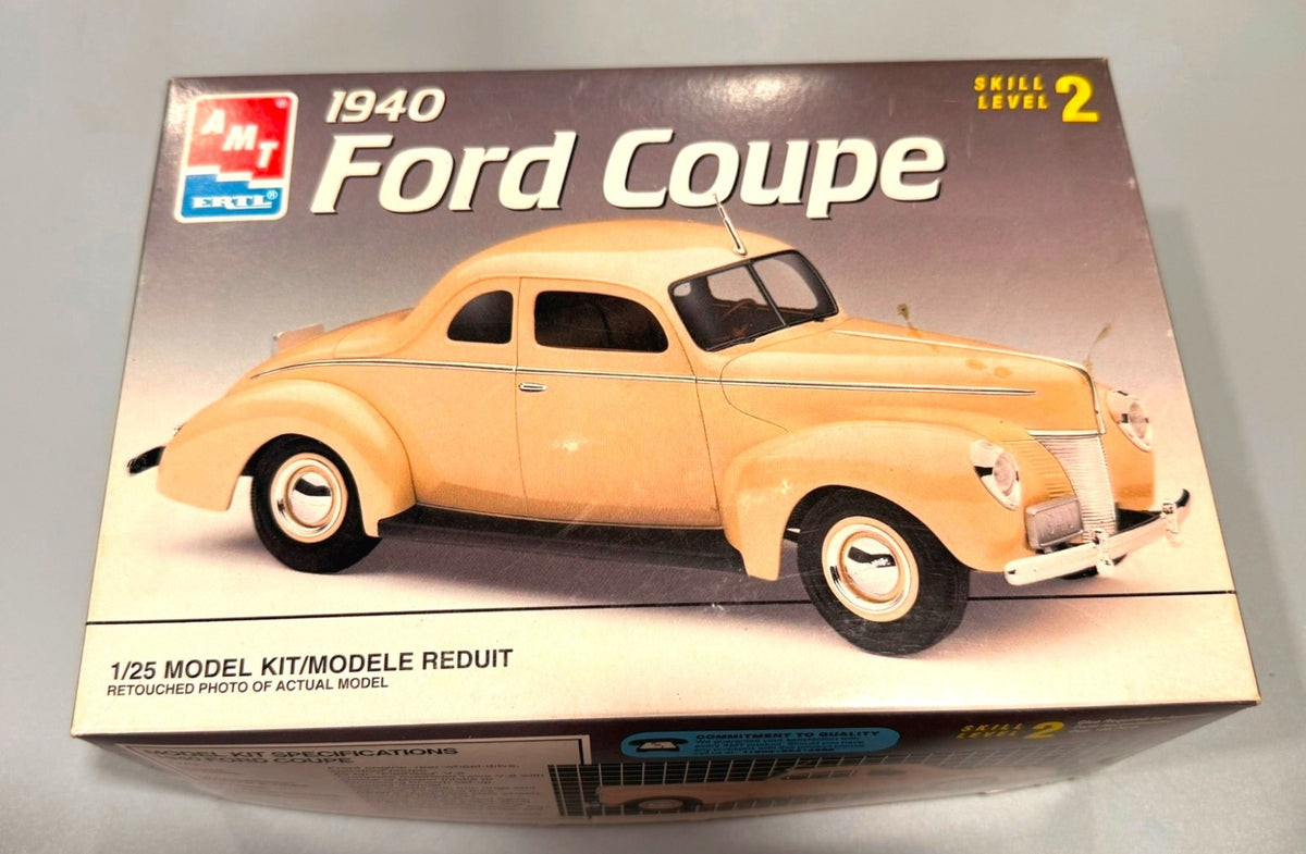 AMT ERTL 8056 1940 Ford Coupe 1/25 Scale Plastic Model Kit