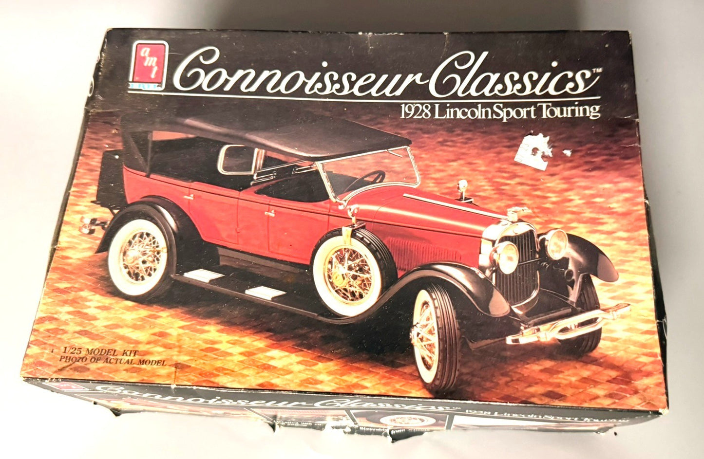 AMT Ertl Connoisseur Classics 1928 Lincoln Sport Touring 1/25 Model Kit Open Box
