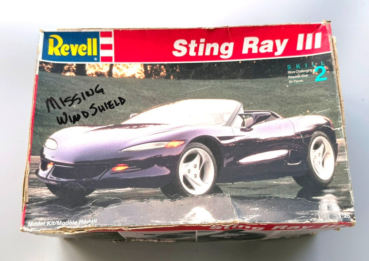Revell Sting Ray III Corvette Concept Car Model Kit 1/25 scale Kit 7346