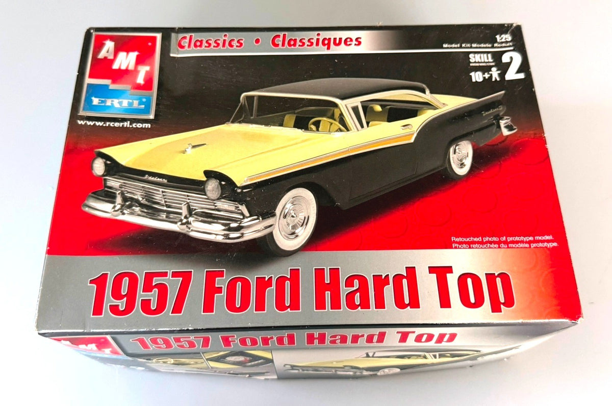 AMT ERTL 1957 Ford Hard Top 1/25 Scale Model Car Kit Skill 2 Classics 31544