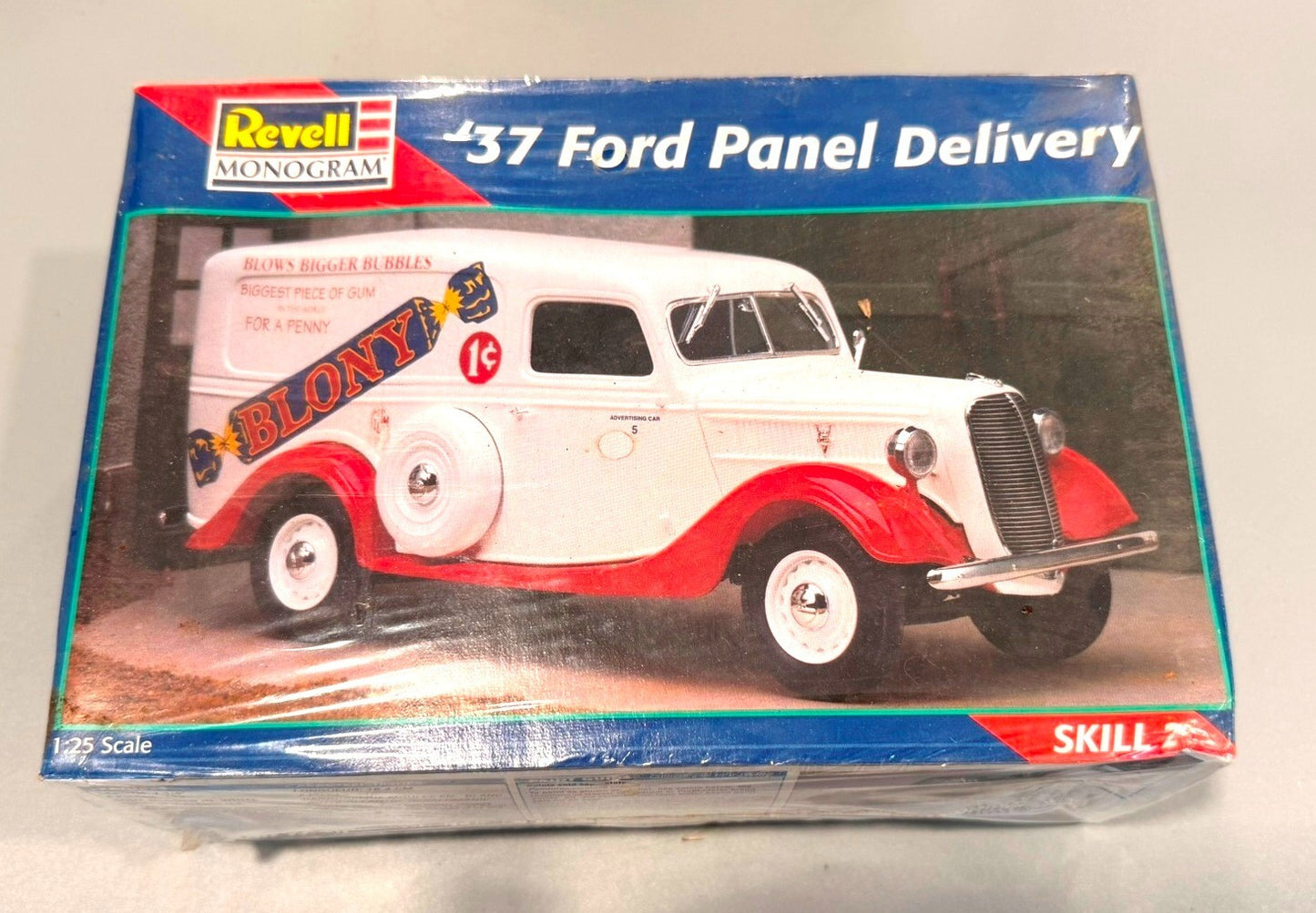 REVELL MONOGRAM. '37 FORD PANEL DELIVERY. 1/25. MODEL KIT #85-7628.