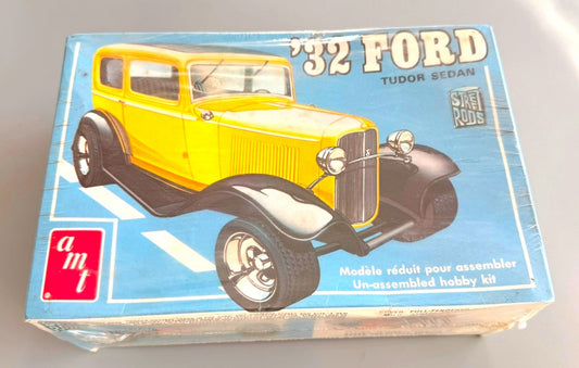 AMT T133 1932 Ford Tudor Sedan Street Rods 1/25 Scale Model Kit Sealed
