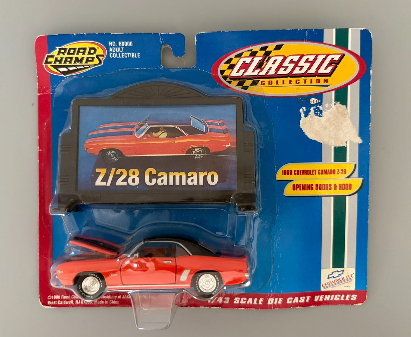 Road Champs Classic Collection 1969 Chevrolet Camaro Z/28 1:43 Die-Cast Car.