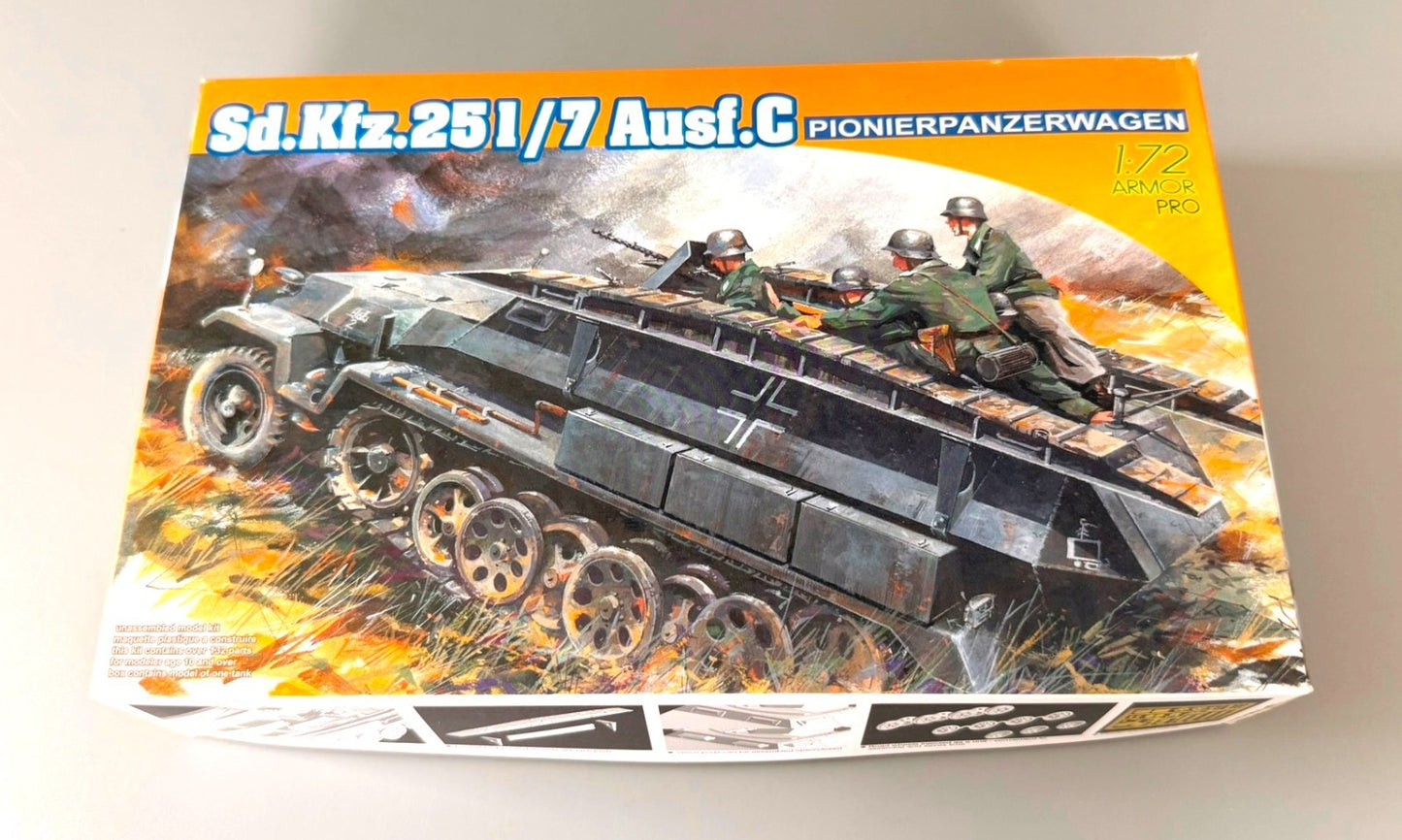Dragon 7265 Sd.Kfz.251/7 Ausf.C Pionierpanzerwagen 1/72 Scale Model Kit