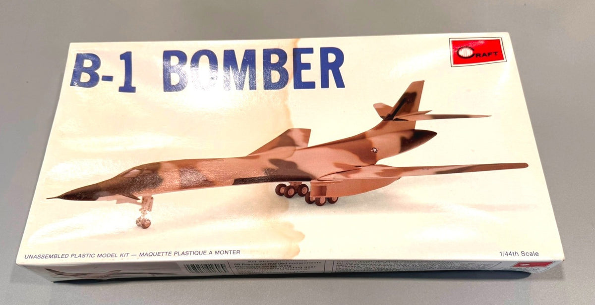 Minicraft 1606 B-1 Bomber Rockwell International 1/144 Scale Model Kit